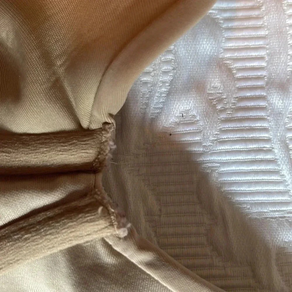 Vanity Fair nude bra size 36C - Picture 5 of 6